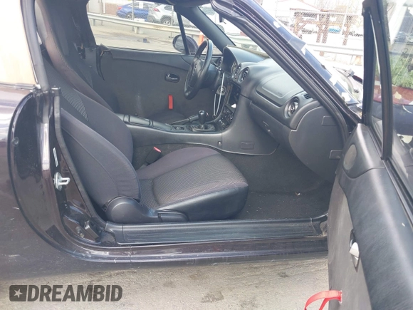 2004 Mazda MX-5 Miata LS with VIN JM1NB353040409951, listed as a IAAI auction lot 41848965 with 125,750 mi miles and . Bid and sale history available at DreamBid. Image 5.