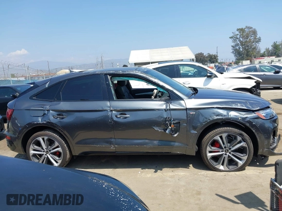 2024 Audi Q5 Sportback S line Premium Plus z VIN WA15AAFY3R2138424, wystawiony jako IAAI lot #42184784 z przebiegiem 4 635 mil mil oraz . Historia ofert i sprzedaży dostępna na DreamBid. Obrazek 13.