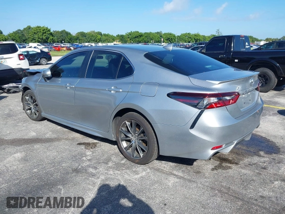 2023 Toyota Camry SE z VIN 4T1G11AK9PU805365, wystawiony jako IAAI lot #40647197 z przebiegiem 18 643 mil mil oraz . Historia ofert i sprzedaży dostępna na DreamBid. Obrazek 3.