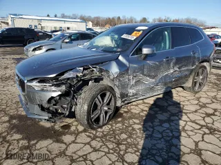 2018 Volvo XC60 Momentum with VIN YV4A22RKXJ1042327, listed as a Copart auction lot 41856705 with 121,039 mi miles and Salvage Title. Bid and sale history available at carsss.com. Image 1.