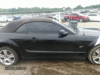 2007 Ford Mustang GT Deluxe z VIN 1ZVHT85H675258993, wystawiony jako IAAI lot #42369351 z przebiegiem 131 247 mil mil oraz . Historia ofert i sprzedaży dostępna na DreamBid. Obrazek 13.