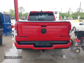 2022 Ram 1500 Big Horn z VIN 1C6RRFBG7NN220702, wystawiony jako IAAI lot #42244874 z przebiegiem 39 799 mil mil oraz . Historia ofert i sprzedaży dostępna na DreamBid. Obrazek 17.