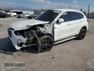 2017 BMW X1 sDrive28i with VIN WBXHU7C38H5H35352, listed as a Copart auction lot 44270505 with 68,047 mi miles and Salvage Title. Bid and sale history available at carsss.com. Image 1.