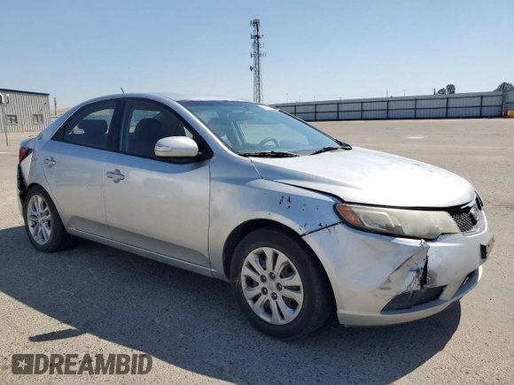 2010 Kia Forte EX z VIN KNAFU4A24A5054277, wystawiony jako Copart lot #56007995 z przebiegiem 218 782 mil mil oraz Szkody całkowita. Historia ofert i sprzedaży dostępna na DreamBid. Obrazek 4.