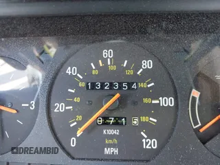 1990 Volvo 240 z VIN YV1AA8846L1429028, wystawiony jako IAAI lot #41370630 z przebiegiem 132 354 mil mil oraz . Historia ofert i sprzedaży dostępna na DreamBid. Obrazek 15.