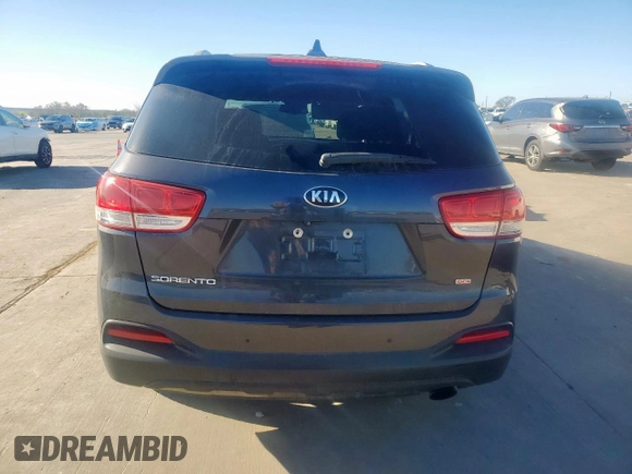 2017 Kia Sorento LX z VIN 5XYPG4A36HG211042, wystawiony jako Copart lot #48977085 z przebiegiem 130 892 mil mil oraz Szkoda całkowita • Salvage title. Historia ofert i sprzedaży dostępna na DreamBid. Obrazek 6.