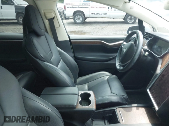 2016 Tesla Model X 70D z VIN 5YJXCAE25GF022898, wystawiony jako IAAI lot #39945988 z przebiegiem Nie podano mil oraz . Historia ofert i sprzedaży dostępna na DreamBid. Obrazek 5.