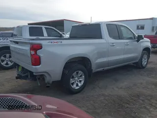 2020 Chevrolet Silverado 1500 LT with VIN 1GCRYDEKXLZ233126, listed as a IAAI auction lot 41607694 with 111,246 mi miles. Bid and sale history available at carsss.com. Image 4.