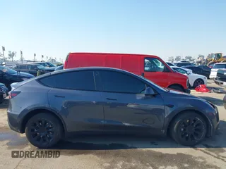 2022 Tesla Model Y Long Range z VIN 7SAYGDEE4NF522698, wystawiony jako IAAI lot #41287885 z przebiegiem 82 306 mil mil oraz . Historia ofert i sprzedaży dostępna na DreamBid. Obrazek 13.
