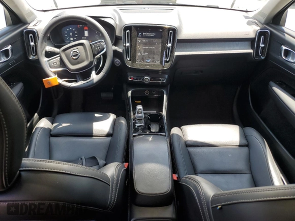 2021 Volvo XC40 Inscription with VIN YV4162UL5M2564818, listed as a Copart auction lot 58443445 with 36,557 mi miles and Salvage title. Bid and sale history available at DreamBid. Image 8.