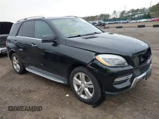 2013 Mercedes-Benz M with VIN 4JGDA5HB3DA138368, listed as a IAAI auction lot 41958922 with 114,576 mi miles. Bid and sale history available at carsss.com. Image 1.