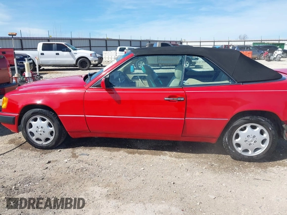 1993 Mercedes-Benz E Class with VIN WDBEA66E7PB881589, listed as a IAAI auction lot 41808158 with 81,268 mi miles. Bid and sale history available at carsss.com. Image 15.