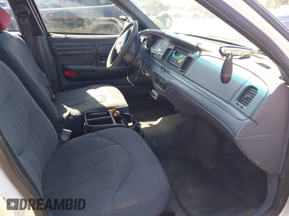 1999 Ford Crown Victoria Police с VIN 2FAFP71W1XX200937, выставлен на аукционе IAAI как лот 41977836 с пробегом 186 379 миль миль и . История ставок и продаж доступна на DreamBid. Изображение 5.