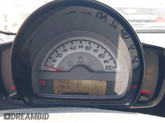 2013 Smart fortwo Pure z VIN WMEEJ3BA4DK611770, wystawiony jako IAAI lot #42432474 z przebiegiem 75 239 mil mil oraz . Historia ofert i sprzedaży dostępna na DreamBid. Obrazek 7.