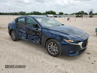 2021 Mazda 3 S z VIN JM1BPAAL3M1321131, wystawiony jako Copart lot #63148205 z przebiegiem 9 910 mil mil oraz Szkoda całkowita • Salvage title. Historia ofert i sprzedaży dostępna na DreamBid. Obrazek 4.
