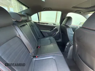 2017 Volkswagen Jetta GLI z VIN 3VW5T7AJ9HM330125, wystawiony jako Copart lot #57632155 z przebiegiem 103 949 mil mil oraz Czysty tytuł • Clean title. Historia ofert i sprzedaży dostępna na DreamBid. Obrazek 6.