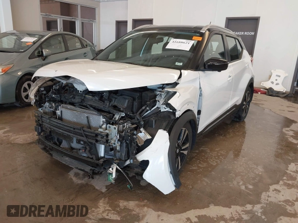 2019 Nissan Kicks SR with VIN 3N1CP5CU7KL538238, listed as a IAAI auction lot 41688621 with 40,142 mi miles. Bid and sale history available at carsss.com. Image 6.