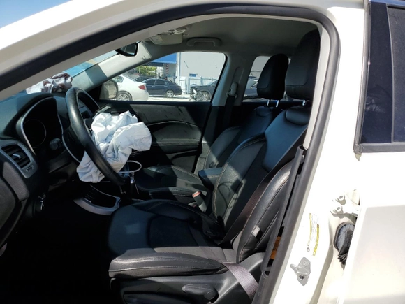 2019 Jeep Compass Latitude with VIN 3C4NJCBB7KT855237, listed as a Copart auction lot 49662255 with 30,672 mi miles and Non repairable. Bid and sale history available at DreamBid. Image 7.