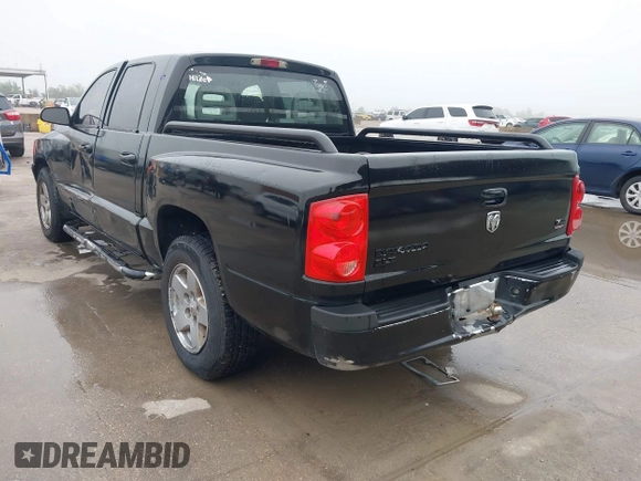 2005 Dodge Dakota SLT z VIN 1D7HE48N05S304121, wystawiony jako IAAI lot #42165773 z przebiegiem 192 886 mil mil oraz . Historia ofert i sprzedaży dostępna na DreamBid. Obrazek 3.