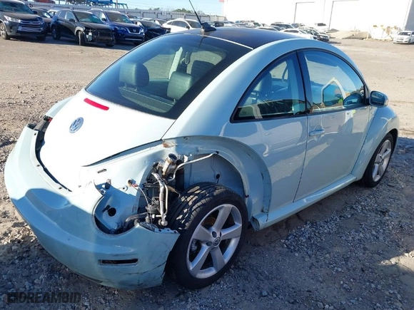 2010 Volkswagen New Beetle Coupe with VIN 3VWRW3AG6AM032191, listed as a IAAI auction lot 41571281 with 86,500 mi miles. Bid and sale history available at carsss.com. Image 4.