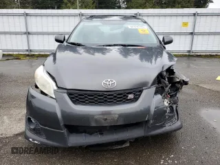 2009 Toyota Matrix S z VIN 2T1LE40E39C005200, wystawiony jako Copart lot #50124745 z przebiegiem 179 951 mil mil oraz Szkoda całkowita • Salvage title. Historia ofert i sprzedaży dostępna na DreamBid. Obrazek 5.