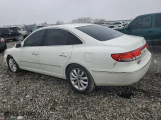 2007 Hyundai Azera SE with VIN KMHFC46F47A171001, listed as a Copart auction lot 43953835 with 217,443 mi miles and Salvage Title. Bid and sale history available at carsss.com. Image 2.
