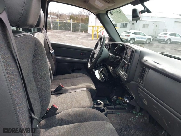 2004 Chevrolet Silverado 1500 Classic Work Truck with VIN 1GCEK14X74Z300651, listed as a IAAI auction lot 41963458 with 75,301 mi miles. Bid and sale history available at carsss.com. Image 5.