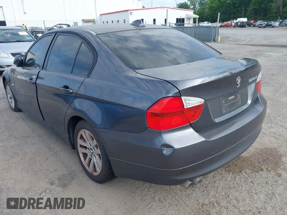2007 BMW 3 Series 328xi z VIN WBAVC93527KX53775, wystawiony jako IAAI lot #42124420 z przebiegiem Nie podano mil oraz . Historia ofert i sprzedaży dostępna na DreamBid. Obrazek 6.