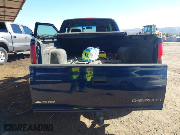 2002 Chevrolet S-10 LS with VIN 1GCCT19W428212163, listed as a IAAI auction lot 41383327 with 1 mi miles. Bid and sale history available at carsss.com. Image 6.