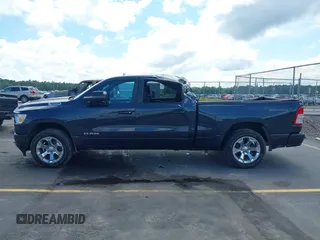2021 Ram 1500 Big Horn z VIN 1C6SRFMT4MN663514, wystawiony jako IAAI lot #42419526 z przebiegiem 47 568 mil mil oraz . Historia ofert i sprzedaży dostępna na DreamBid. Obrazek 14.