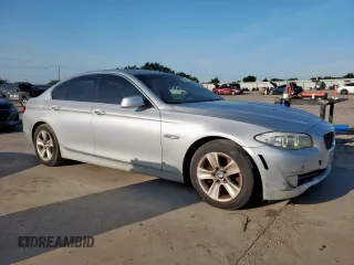 2013 BMW 5 Series 528i xDrive z VIN WBAXH5C53DDW15228, wystawiony jako Copart lot #59057115 z przebiegiem 238 230 mil mil oraz Czysty tytuł • Clean title. Historia ofert i sprzedaży dostępna na DreamBid. Obrazek 4.