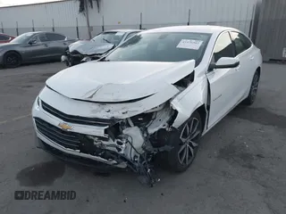 2018 Chevrolet Malibu LT z VIN 1G1ZD5ST2JF275375, wystawiony jako IAAI lot #41436503 z przebiegiem 87 319 mil mil oraz . Historia ofert i sprzedaży dostępna na DreamBid. Obrazek 6.