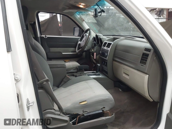 2007 Dodge Nitro SLT with VIN 1D8GU58K97W583408, listed as a IAAI auction lot 41653696 with 124,449 mi miles. Bid and sale history available at carsss.com. Image 5.