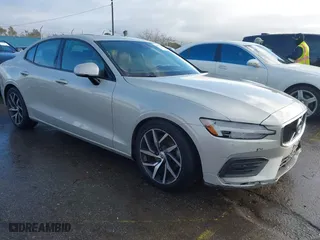 2020 Volvo S60 Momentum with VIN 7JR102FK0LG049205, listed as a IAAI auction lot 41571310 with 28,080 mi miles. Bid and sale history available at carsss.com. Image 1.