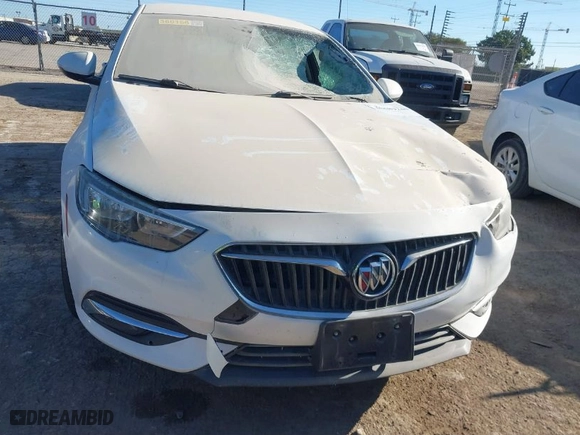2018 Buick Regal Sportback Preferred II with VIN W04GM6SX9J1146810, listed as a IAAI auction lot 40689240 with NaN miles. Bid and sale history available at carsss.com. Image 12.