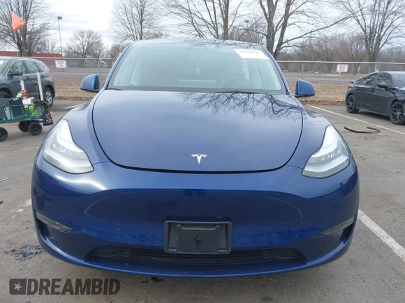 2022 Tesla Model Y Long Range with VIN 7SAYGDEE1NF329909, listed as a IAAI auction lot 41628643 with 32,824 mi miles. Bid and sale history available at carsss.com. Image 12.