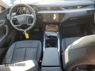 2024 Audi Q8 e-tron Premium Plus z VIN WA15AAGE2RB022720, wystawiony jako Copart lot #80526654 z przebiegiem 11 445 mil mil oraz Szkoda całkowita • Salvage title. Historia ofert i sprzedaży dostępna na DreamBid. Obrazek 8.
