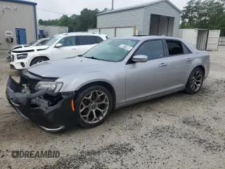 2016 Chrysler 300 S z VIN 2C3CCABG2GH207827, wystawiony jako Copart lot #60517495 z przebiegiem 117 567 mil mil oraz Czysty tytuł • Clean title. Historia ofert i sprzedaży dostępna na DreamBid. Obrazek 1.