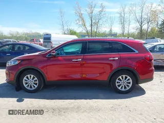 2019 Kia Sorento LX z VIN 5XYPG4A50KG470876, wystawiony jako IAAI lot #42156680 z przebiegiem 133 683 mil mil oraz . Historia ofert i sprzedaży dostępna na DreamBid. Obrazek 14.