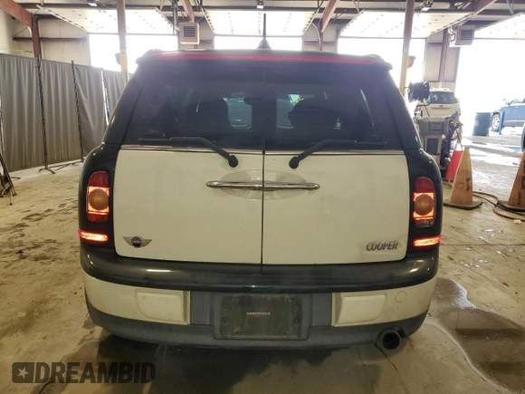 2010 MINI Clubman z VIN WMWML3C57ATX37968, wystawiony jako Copart lot #59858795 z przebiegiem 166 591 mil mil oraz Szkoda całkowita • Salvage title. Historia ofert i sprzedaży dostępna na DreamBid. Obrazek 6.