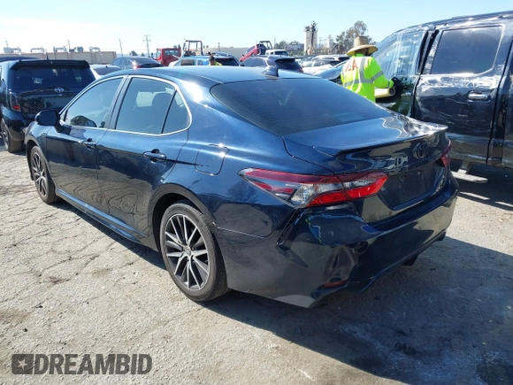 2021 Toyota Camry SE Nightshade with VIN 4T1G11AK6MU526029, listed as a IAAI auction lot 41626272 with 82,987 mi miles and . Bid and sale history available at DreamBid. Image 3.