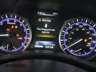 2015 Infiniti Q50 Premium z VIN JN1BV7ARXFM410177, wystawiony jako IAAI lot #41936999 z przebiegiem 129 123 mil mil oraz . Historia ofert i sprzedaży dostępna na DreamBid. Obrazek 7.