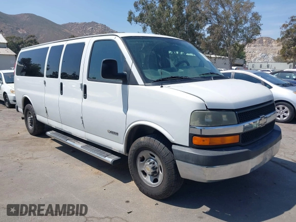 2005 Chevrolet Express Passenger with VIN 1GAHG39U851111248, listed as a IAAI auction lot 42158825 with 121,288 mi miles and . Bid and sale history available at DreamBid. Image 1.