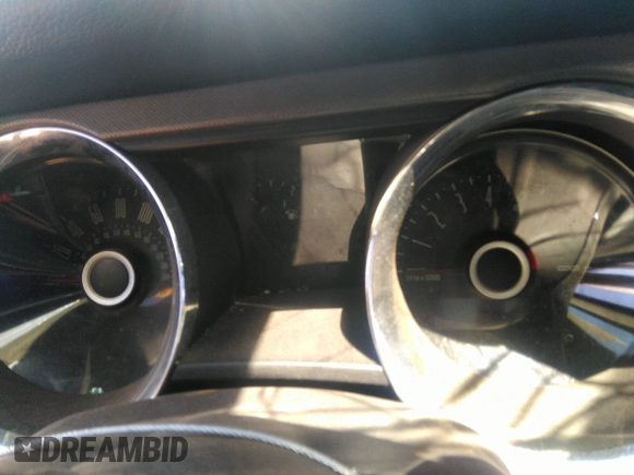 2014 Ford Mustang V6 z VIN 1ZVBP8AM9E5326813, wystawiony jako IAAI lot #31219468 z przebiegiem Nie podano mil oraz . Historia ofert i sprzedaży dostępna na DreamBid. Obrazek 7.