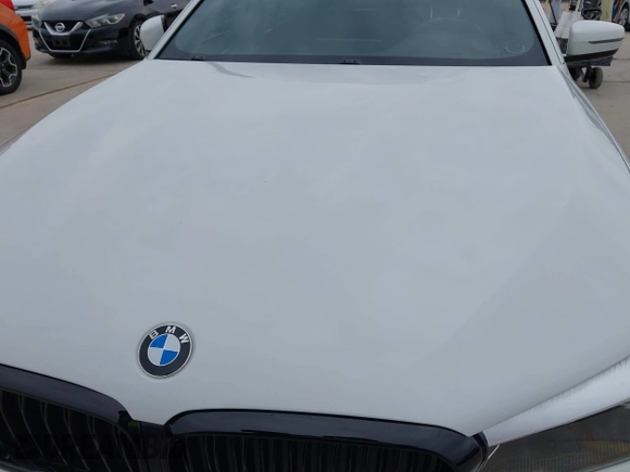 2018 BMW 5 Series 530i z VIN WBAJA5C54JWA39338, wystawiony jako IAAI lot #42107759 z przebiegiem 97 037 mil mil oraz . Historia ofert i sprzedaży dostępna na DreamBid. Obrazek 6.