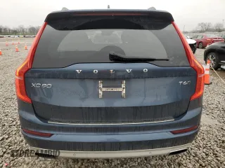 2018 Volvo XC90 Momentum z VIN YV4A22PK9J1333016, wystawiony jako Copart lot #52053885 z przebiegiem 75 431 mil mil oraz Szkody całkowita. Historia ofert i sprzedaży dostępna na DreamBid. Obrazek 6.