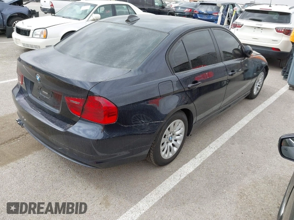 2009 BMW 3 Series 328i with VIN WBAPH77549NM30399, listed as a IAAI auction lot 41837955 with 82,610 mi miles. Bid and sale history available at carsss.com. Image 4.