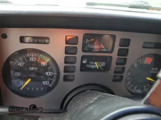 1987 Pontiac Fiero GT z VIN 1G2PG1199HP214795, wystawiony jako Copart lot #75901054 z przebiegiem 206 675 mil mil oraz Szkody całkowita. Historia ofert i sprzedaży dostępna na DreamBid. Obrazek 9.
