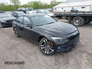 2018 BMW 3 Series 330i xDrive z VIN WBA8D9C54JA616120, wystawiony jako IAAI lot #42181445 z przebiegiem 161 337 mil mil oraz . Historia ofert i sprzedaży dostępna na DreamBid. Obrazek 1.