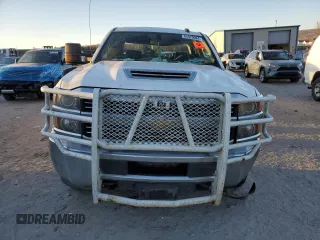 2017 Chevrolet Silverado 3500HD Work Truck with VIN 1GC4KYCY0HF198664, listed as a Copart auction lot 84520084 with 190,076 mi miles and Salvage Title. Bid and sale history available at DreamBid. Image 5.